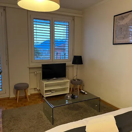 Beautiful Studio 2 Minutes From The Train Station