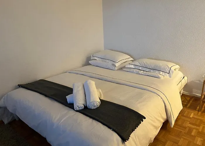 Apartment Beautiful 2 Minutes From The Train Station